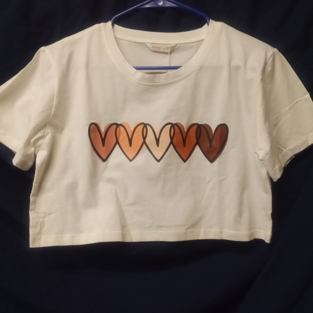 Romwe white crop tee with hearts. NWT